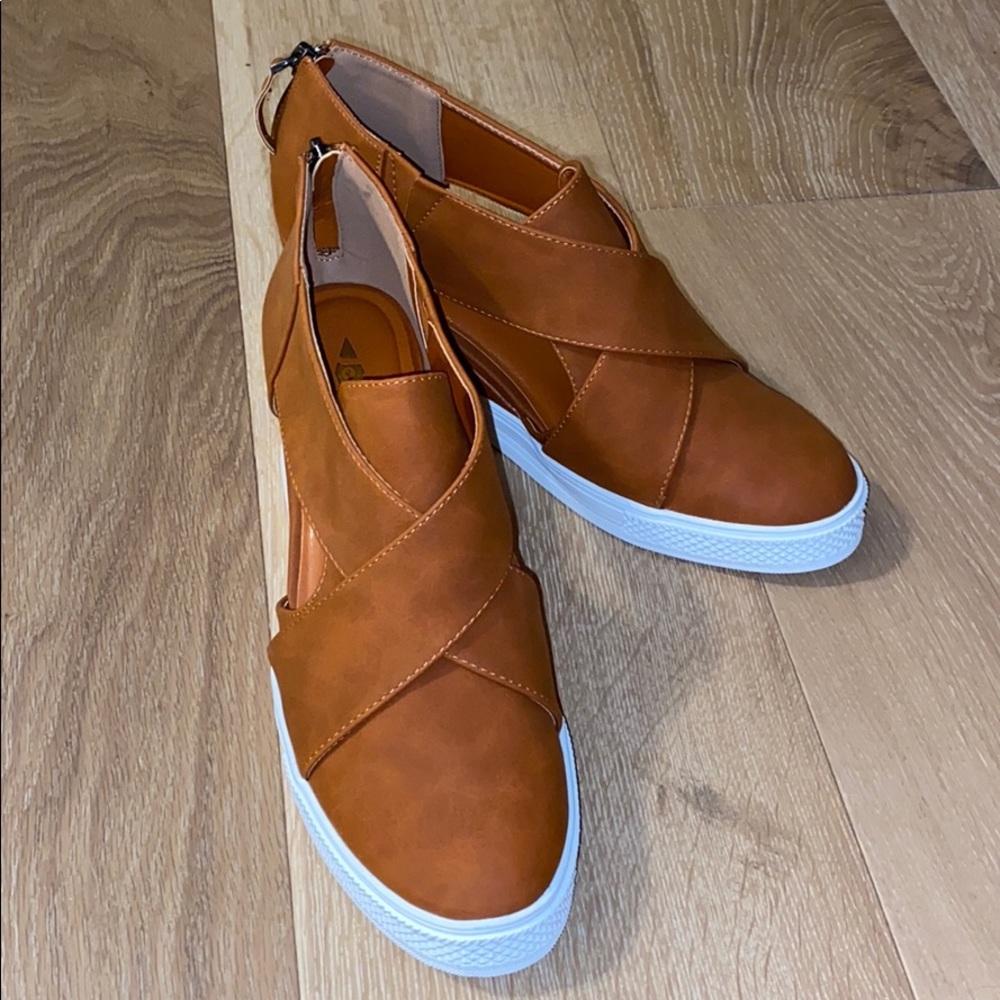 Tan Wedges